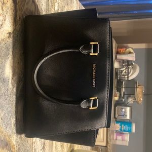 Large Micheal kors purse